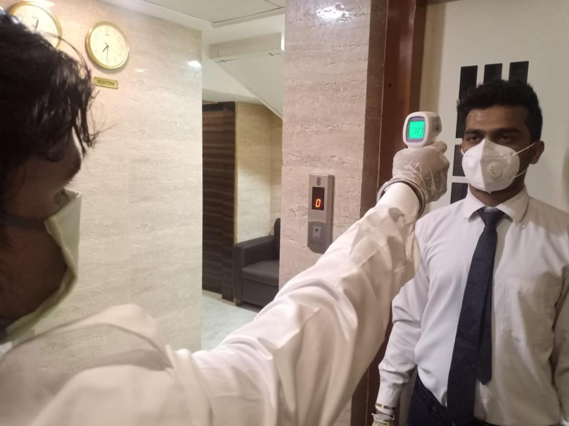 Hotel Alfa International Near Nanavati Hospital Mumbai Near Airport Mumbai Near Juhu Beach Eksteriør billede
