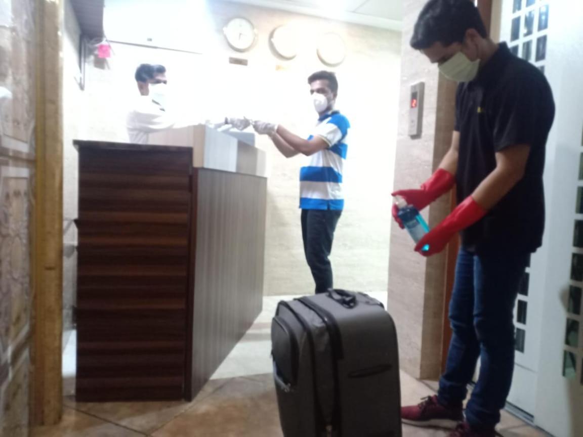 Hotel Alfa International Near Nanavati Hospital Mumbai Near Airport Mumbai Near Juhu Beach Eksteriør billede