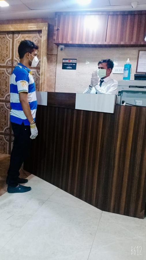 Hotel Alfa International Near Nanavati Hospital Mumbai Near Airport Mumbai Near Juhu Beach Eksteriør billede