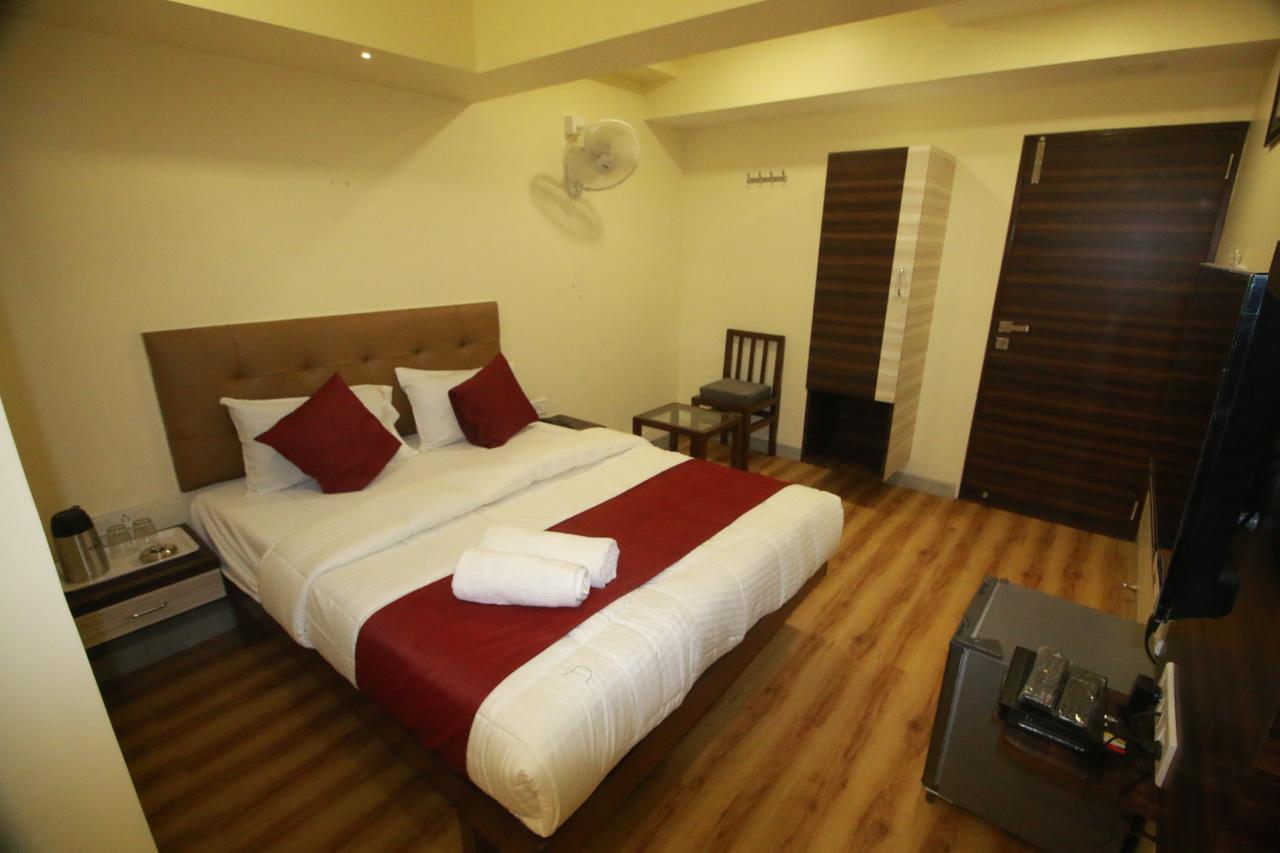 Hotel Alfa International Near Nanavati Hospital Mumbai Near Airport Mumbai Near Juhu Beach Eksteriør billede