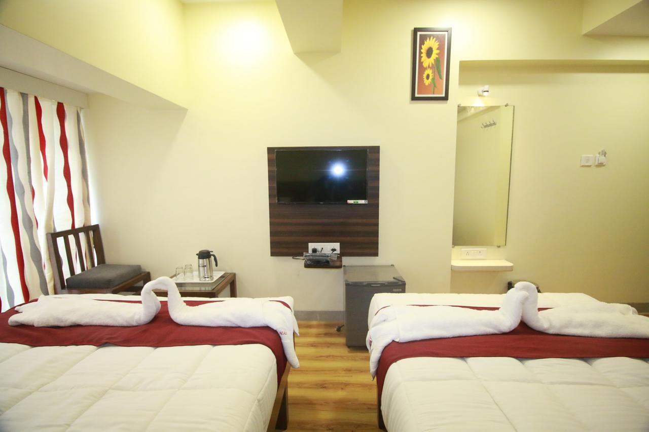 Hotel Alfa International Near Nanavati Hospital Mumbai Near Airport Mumbai Near Juhu Beach Eksteriør billede